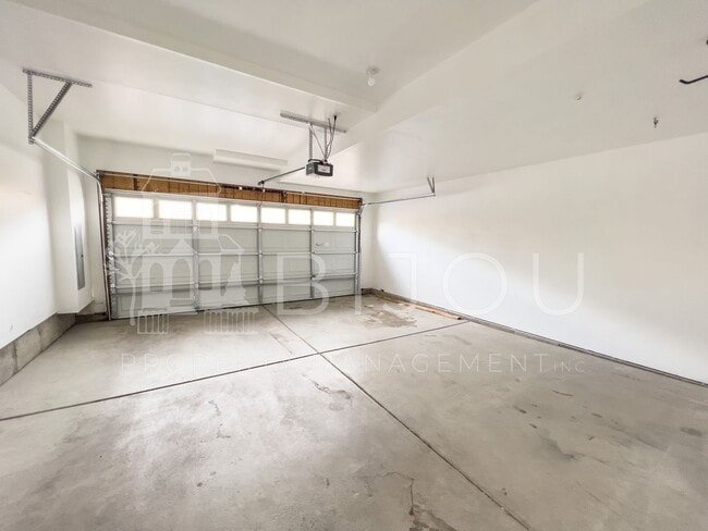 Building Photo - Spring Creek Townhome