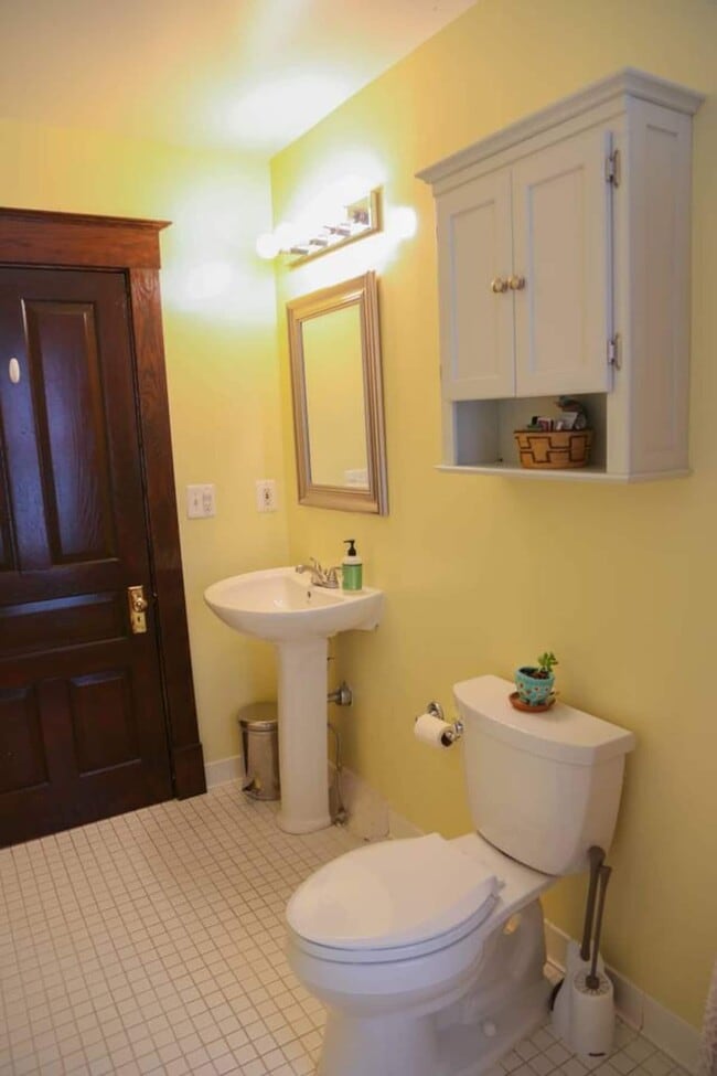 Building Photo - 216 Washington St