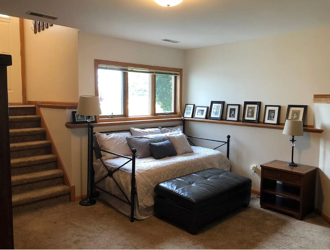 Building Photo - 204A E Parkview St