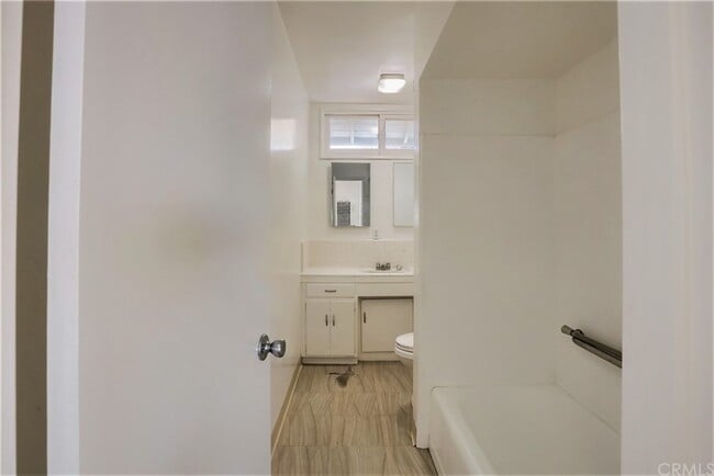 Building Photo - 1836 Hillcrest Dr