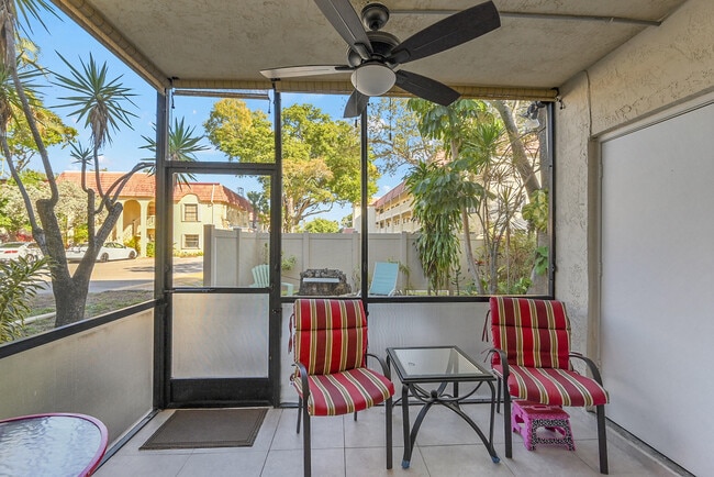 Building Photo - 138 S Cypress Rd