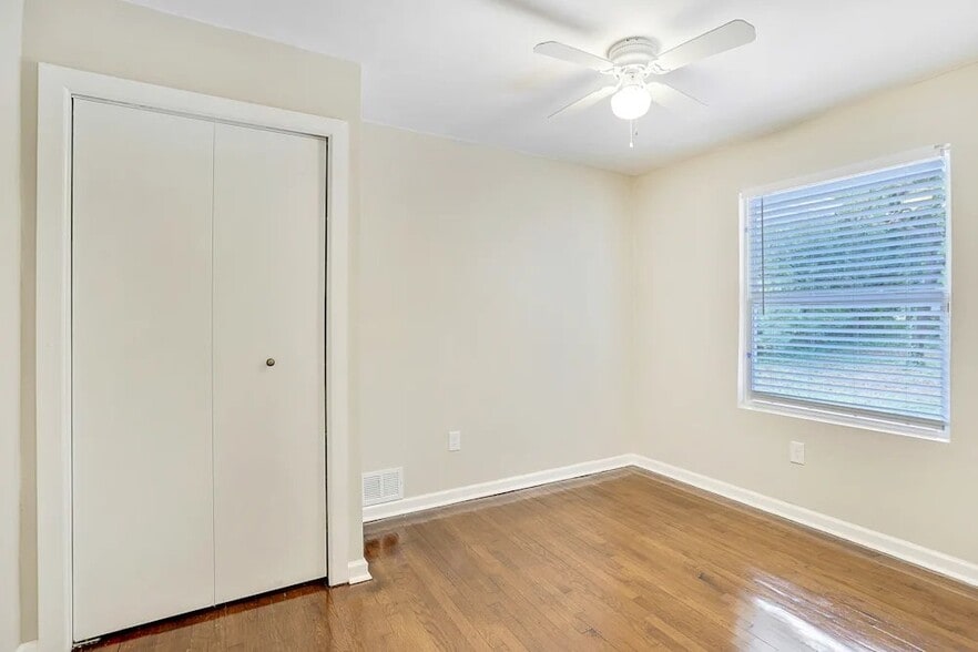 Building Photo - 2285 Headland Dr