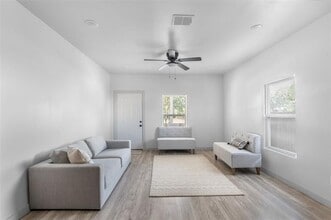 Building Photo - 3018 Crossman Ave