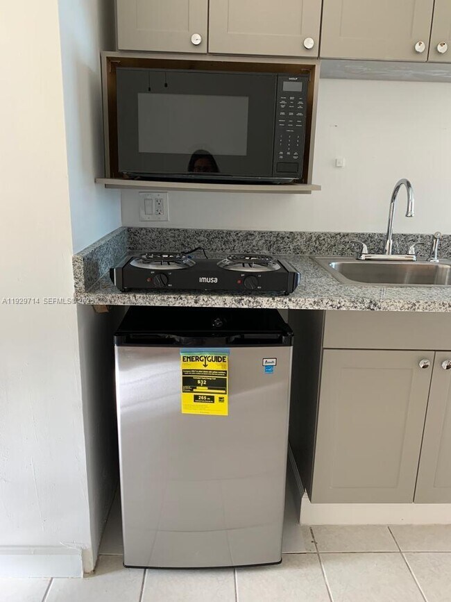 Building Photo - 1325 N 16th Ct