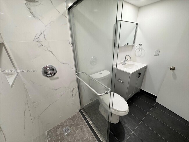 Building Photo - 4140 Woodside Dr