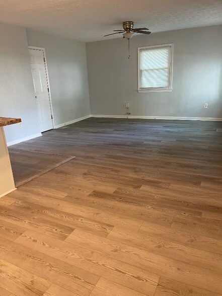 Building Photo - 1006 New St