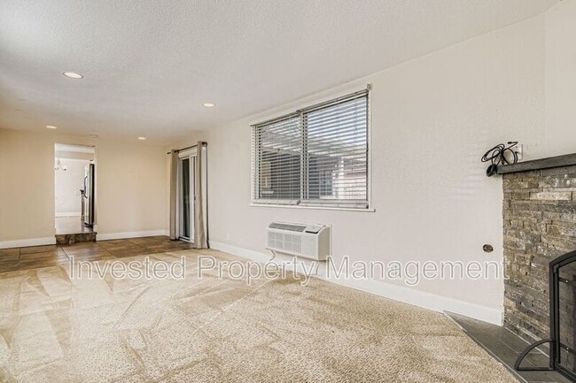 Building Photo - 2400 Pontiac St