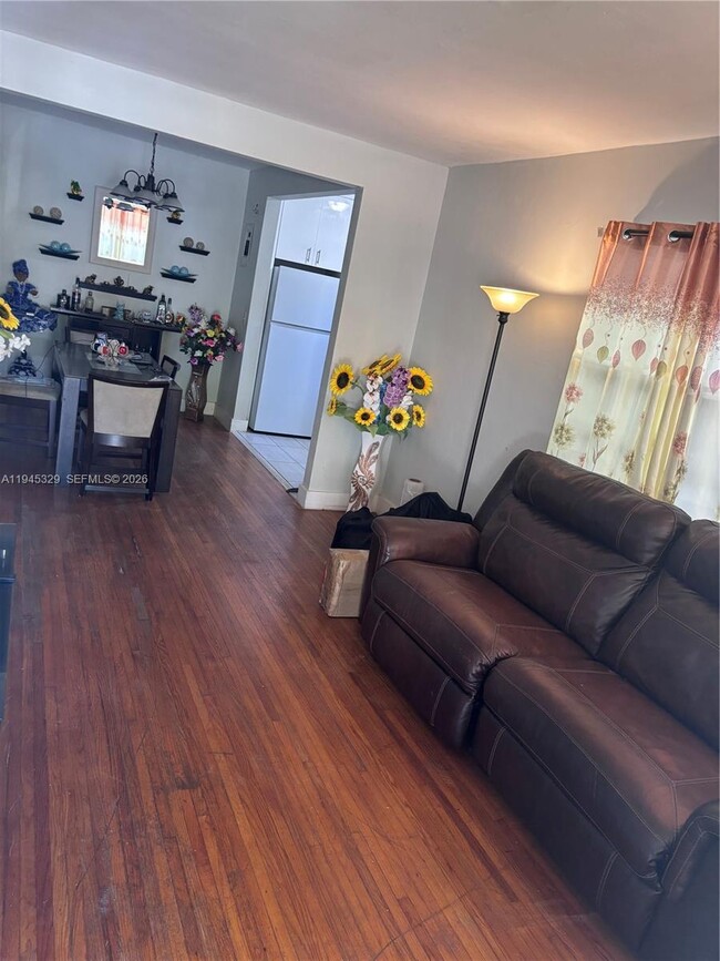 Building Photo - 680 NE 136th St