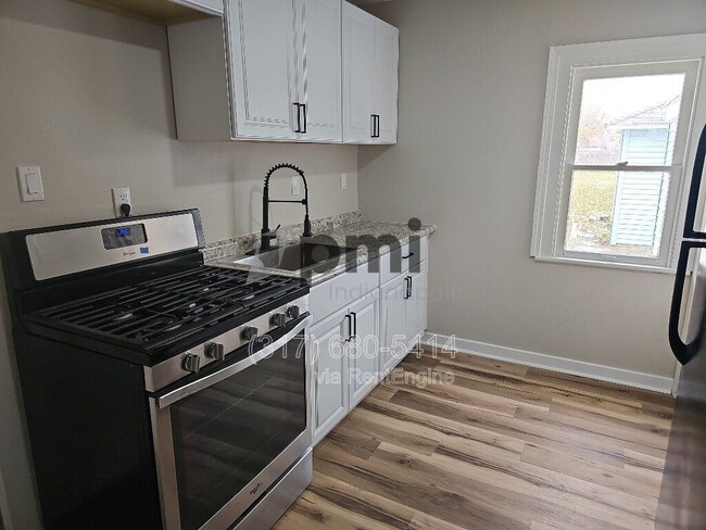 Building Photo - 303 S Fleming St