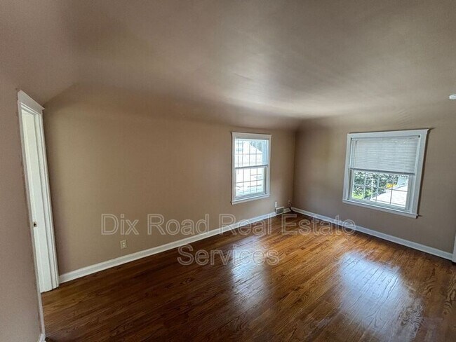 Building Photo - 502 Dick Ave
