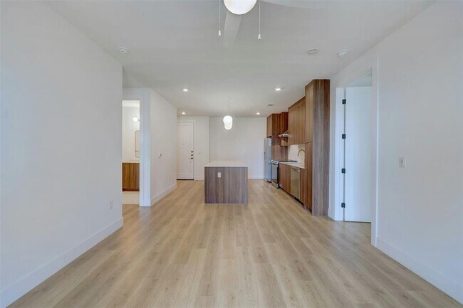 Building Photo - 1701 Simond Ave Ave