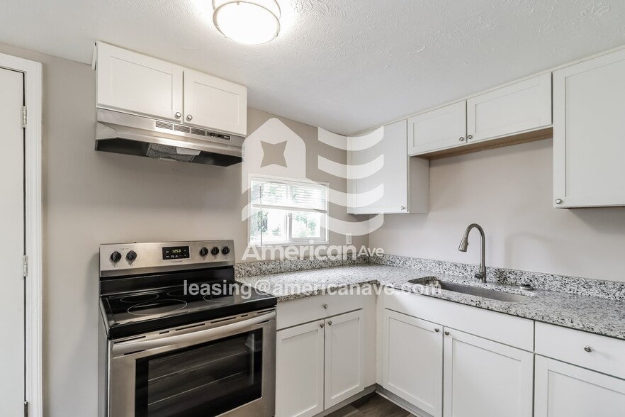 Building Photo - 806 Crawford St