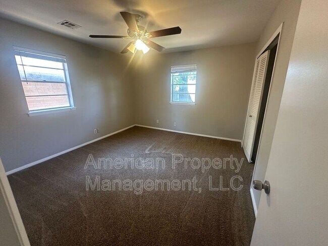Building Photo - 4512 S Kingston Ave