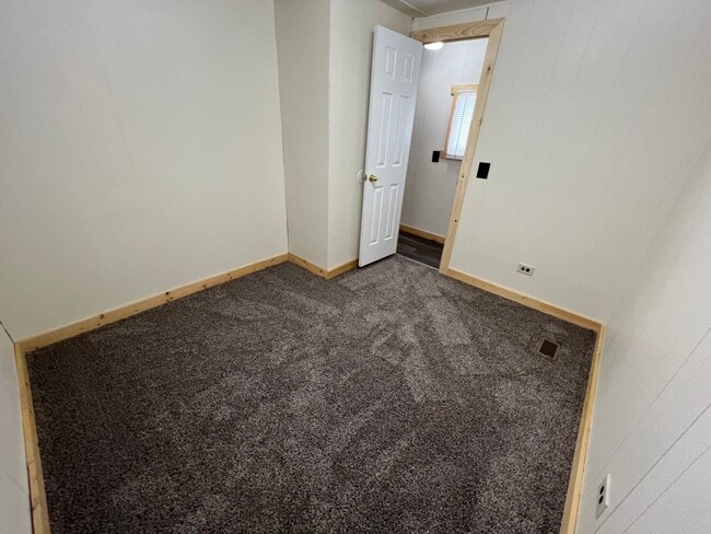 Building Photo - 2 Bedroom 1 Bath Updated Mobile Home in A ...
