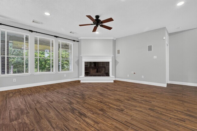 Building Photo - 108 Oak Creek Ln