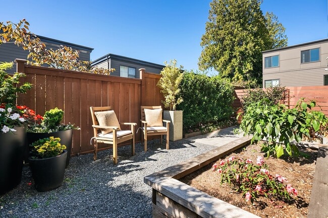 Building Photo - 4bd/3.25 Kirkland Home