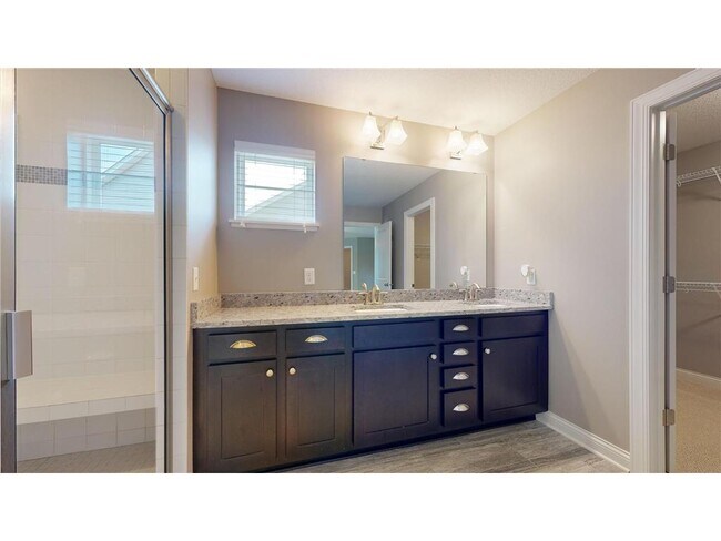 Building Photo - 5585 Orchard Cove