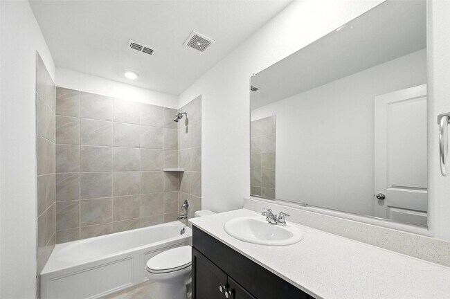 Building Photo - 208 Rubylace Dr