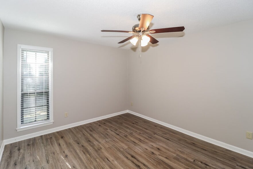 Building Photo - 2705 Van Leer Dr