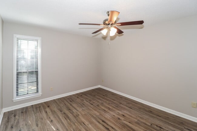 Building Photo - 2705 Van Leer Dr