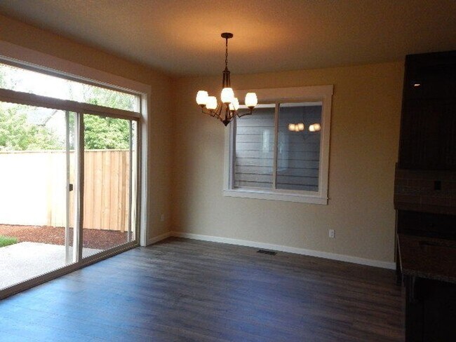 Building Photo - 5 Bedroom Beaverton Home!!!