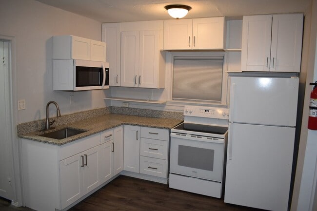 Primary Photo - 1213 W Pine St