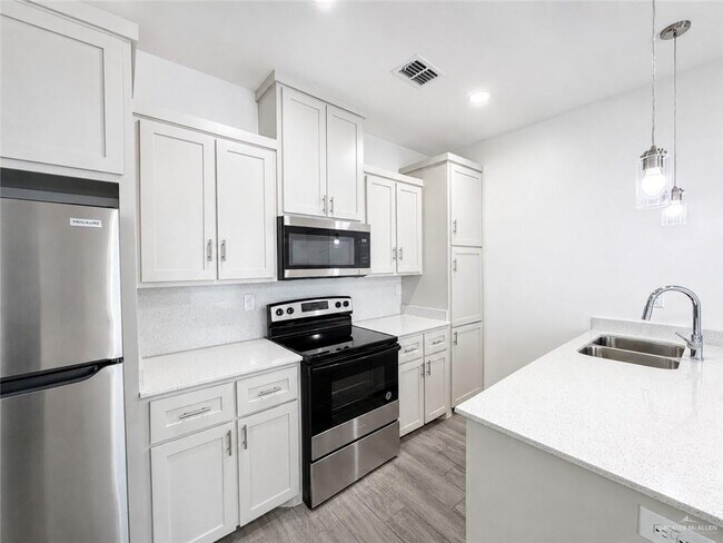 Building Photo - 7802 N 58th Ln