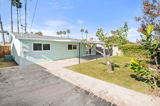 Building Photo - Updated 3 bedroom Home with Fenced Yard