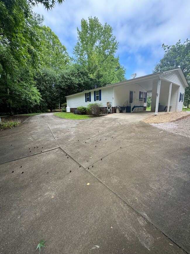 Building Photo - Cozy, 3-Bedroom Home, 2-Bathroom Home