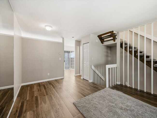 Building Photo - 2828 Silverplume Dr