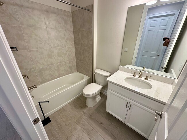 Building Photo - 1079 Enbrook Lp