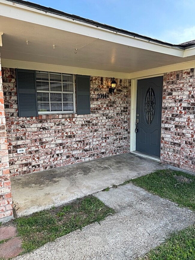 Building Photo - 1011 Gene Dr