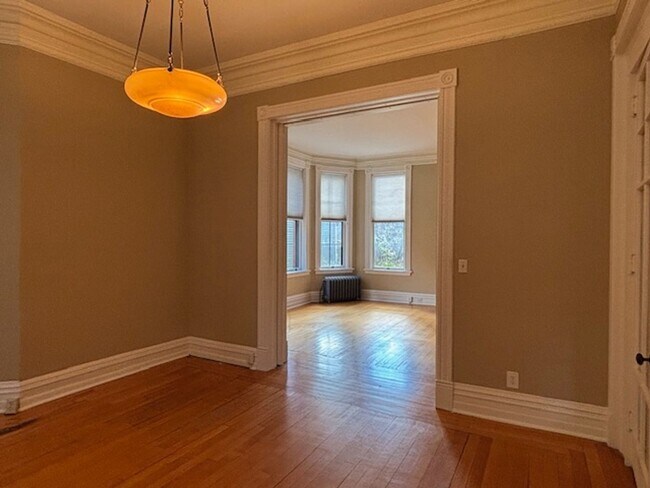 Building Photo - 462 Holly Ave