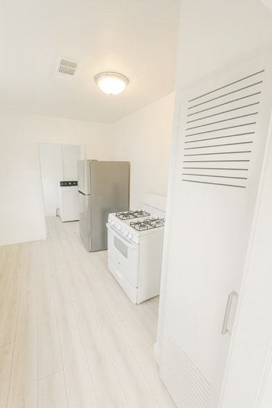 Building Photo - 211 2nd St