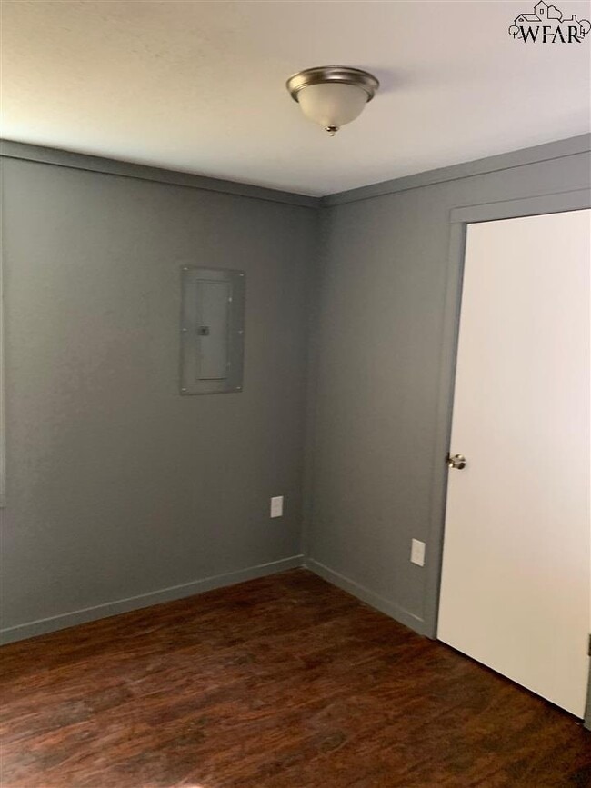 Building Photo - 1704 Pearl Ave