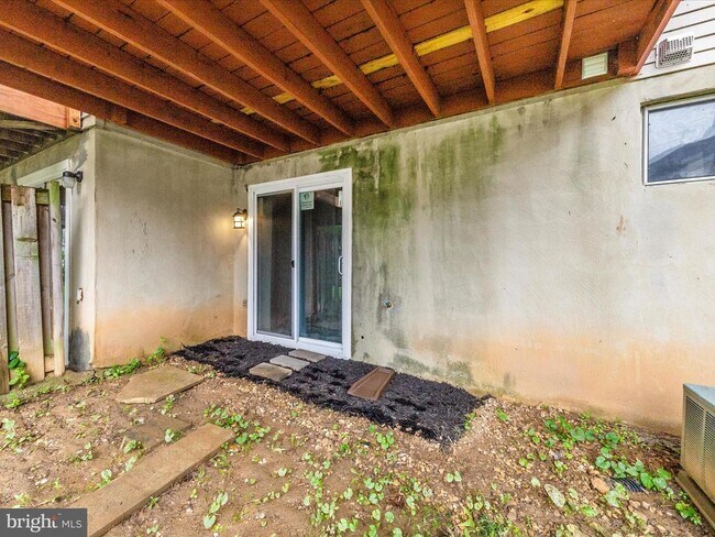 Building Photo - 14004 Daleshire Way