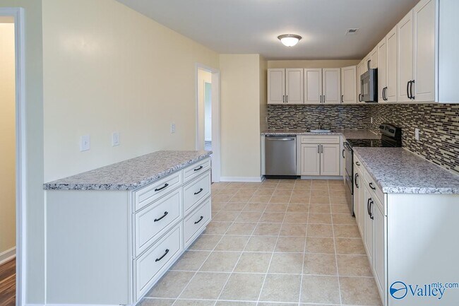 Building Photo - 2423 Medaris Rd NW