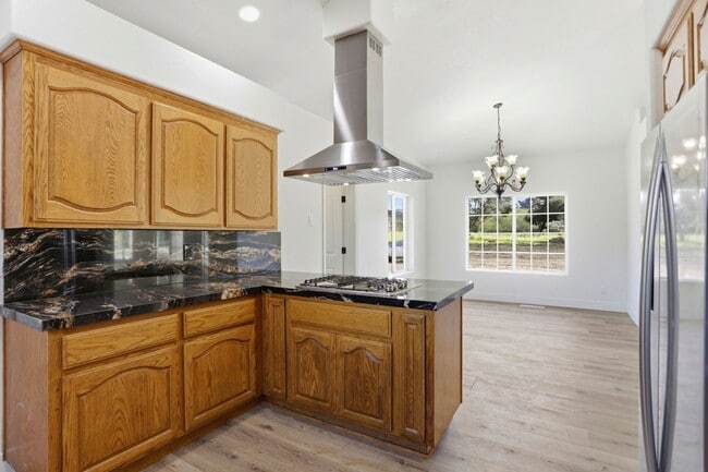 Building Photo - Beautiful Gated Country Property