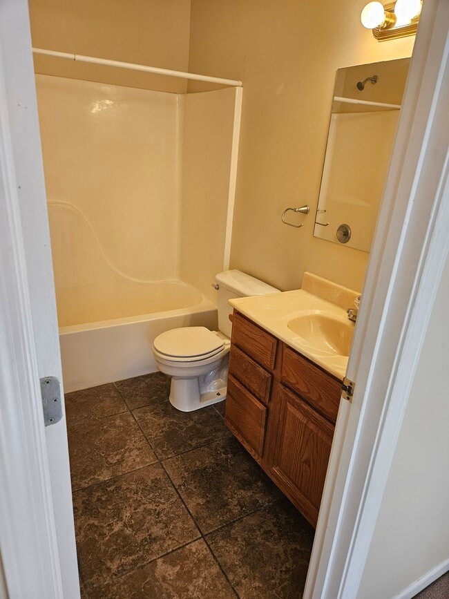 Building Photo - 2006 Rashid Ct