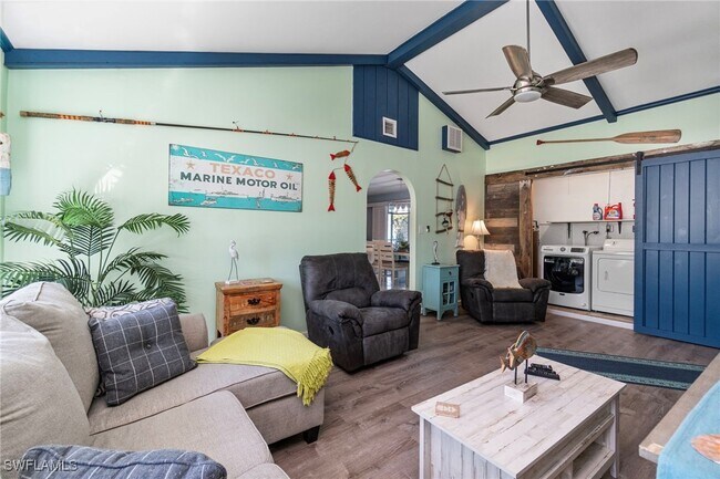 Building Photo - 11 2nd St