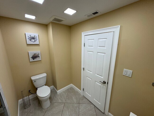 Building Photo - FIRST MONTH OF RENT FREE!!!!!!