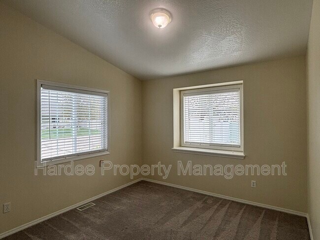 Building Photo - 3313 W Cherry Ln