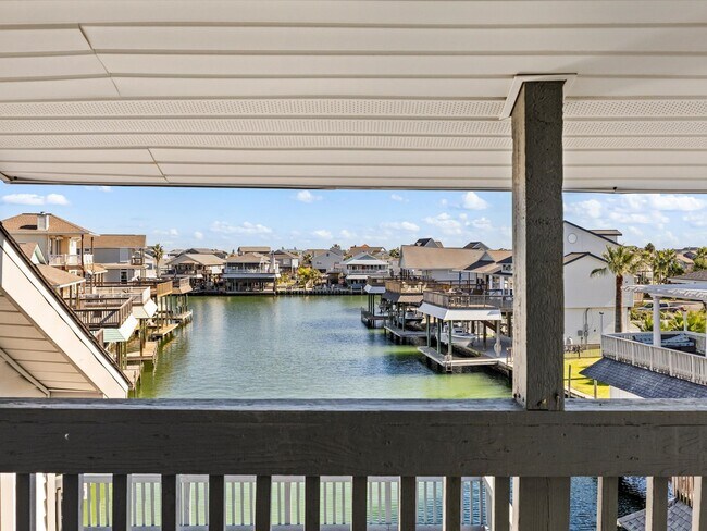 Building Photo - 334 Paradise Dr