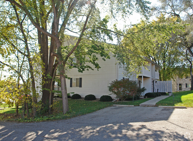 Building Photo - Echo Lake Apartments