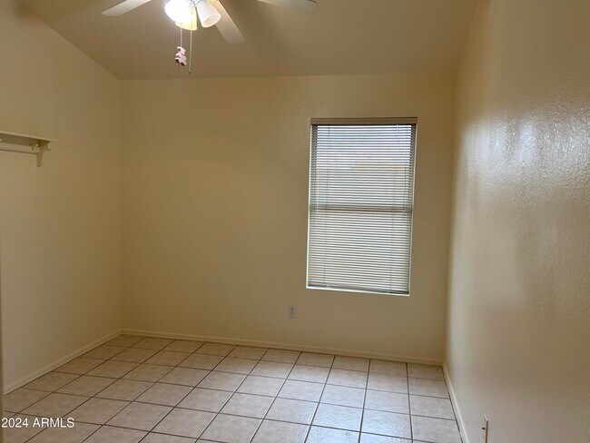 Building Photo - 1161 W Courtney Ln