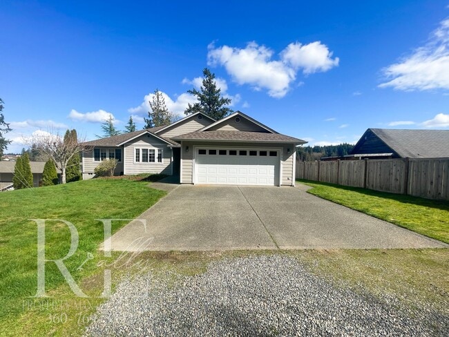 Building Photo - Fantastic Private Lakefront Rambler