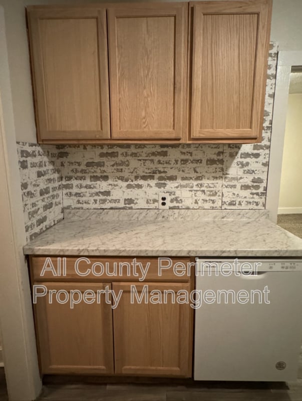 Building Photo - 2169 Neal Ave