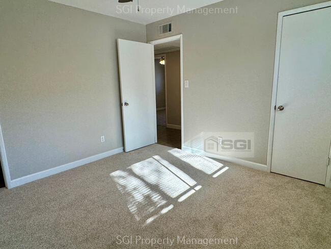 Building Photo - Newly remodeled 3 bedroom, 2 bath home.