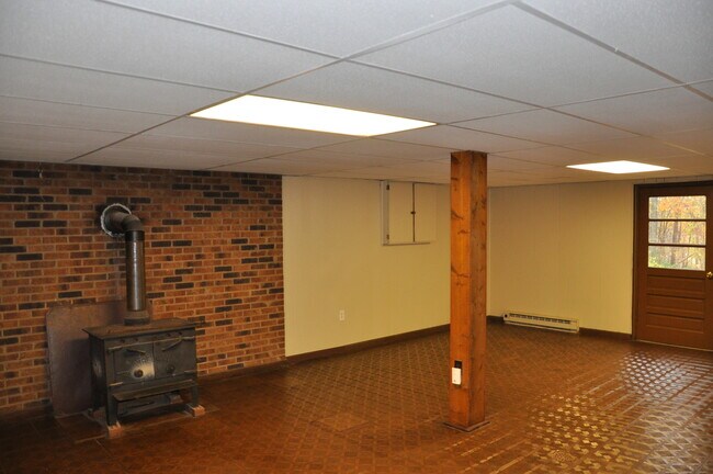 Building Photo - Sparkling Rambler in Park-like Setting on 10 Acres