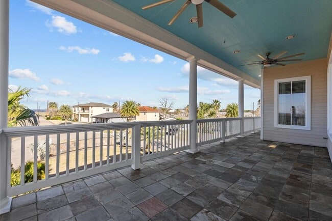 Building Photo - 2727 E Bayshore Dr